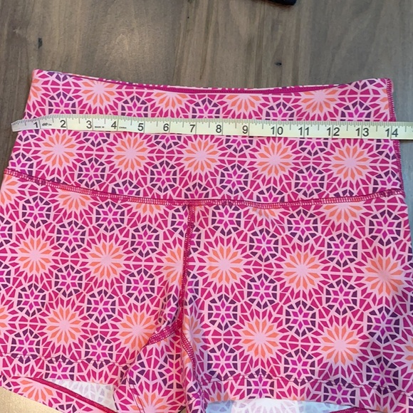 Lorna Jane high waisted shorts - Picture 5 of 6